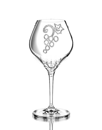 Un verre en cristal exclusif honorant la culture du vin Le vin est l'une des boissons alcoolisées les plus populaires.